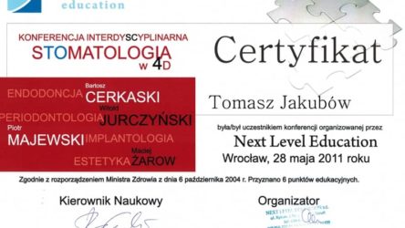lek. dent. Tomasz Jakubów