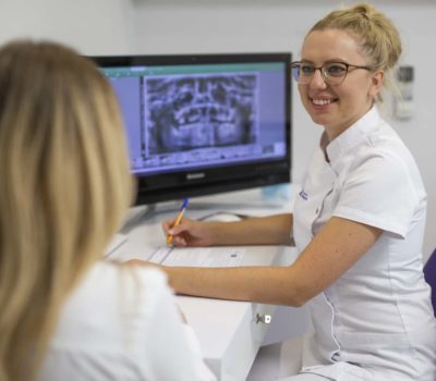 Proteza na implantach – skuteczne rozwiązanie problemu całkowitego braku zębów